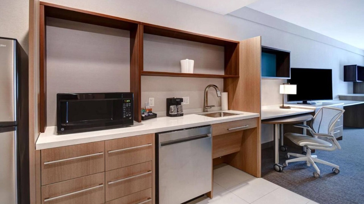 Downtown Tucson Hotel | Your Tucson Getaway: 2 Relaxing Units! Onsite Pool, Pets Allowed!