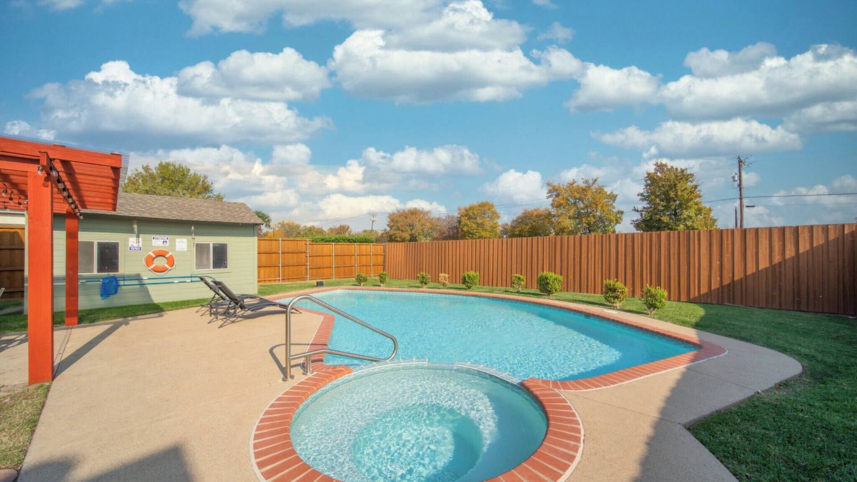 Rowlett House | Your Ultimate Getaway: 5-Bedroom Retreat with Pool and More