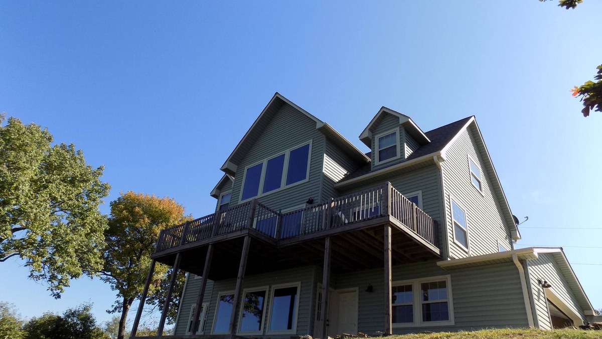 Evening Shade House | Your Vacation Home With A Beautiful Lake View