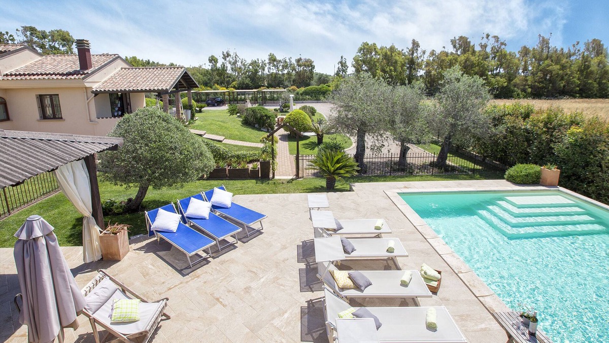 Santa Maria La Palma Villa | Your vacation surrounded by greenery at Villa Irde (6 rooms 6 bathrooms)