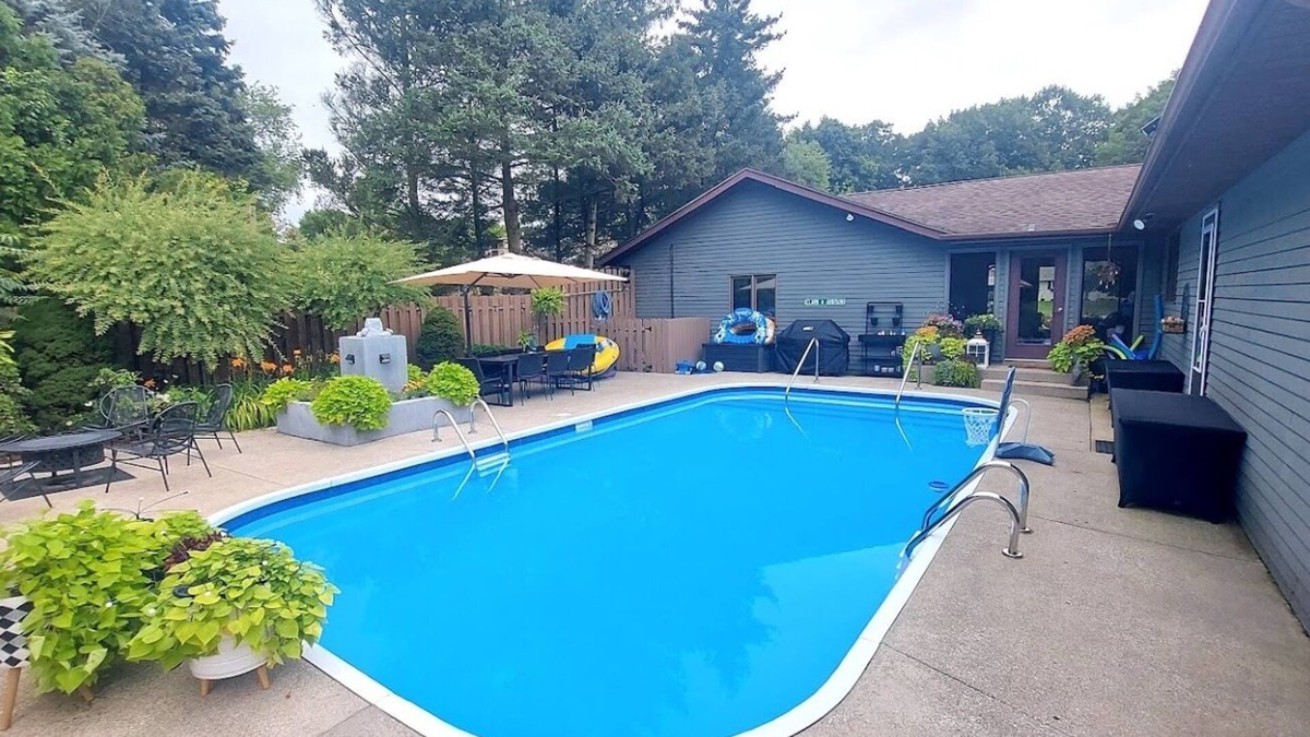 Macatawa House | Your Very Own Private Resort with Pool and Hot Tub – Chill Vibes Await!nnnn