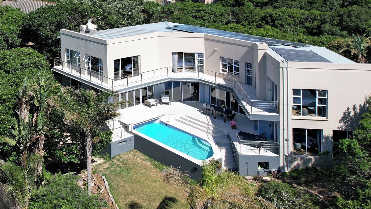 Port Alfred Villa | Your villa with sea view, heated pool, close to golf course and beach