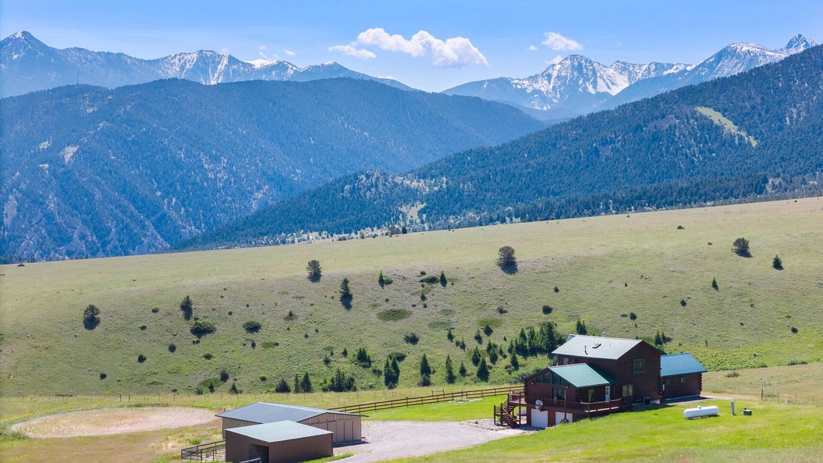 Wineglass House | Your Yellowstone adventure, log home for extended families, spectacular views