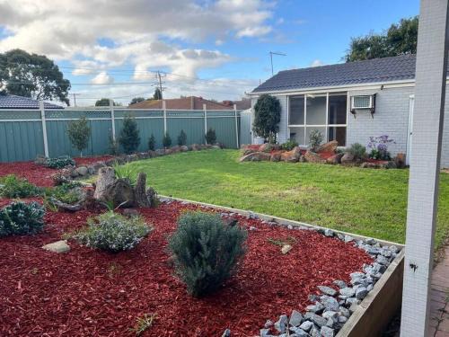 Wyndham Vale House | Yours 3 bedrooms house - Granny Flat Close to Park