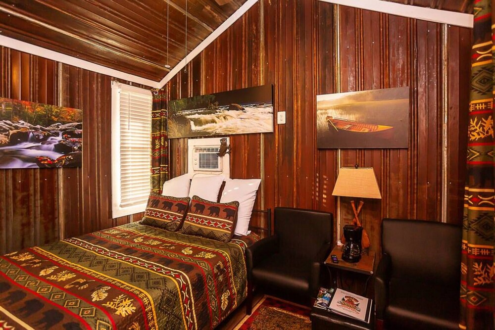 Benton Cabin | Yowie Cabin In The Beautiful East TN Mountains