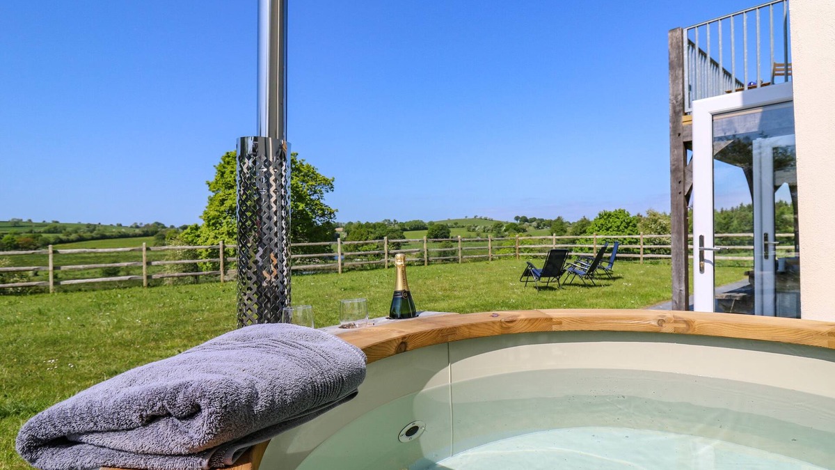 Bontnewydd House | YR ADFA, pet friendly, luxury holiday cottage in Tregaron