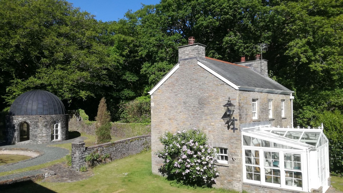 Margam Cottage | Yr Hen Ysgol - historic cottage in grounds of manor house