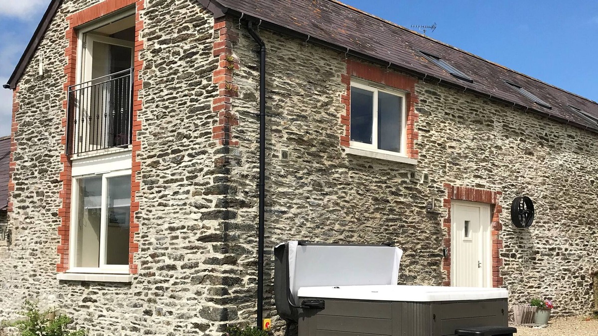 Boncath Cottage | YSGUBOR - THE BARN, pet friendly, country holiday cottage in Crymych