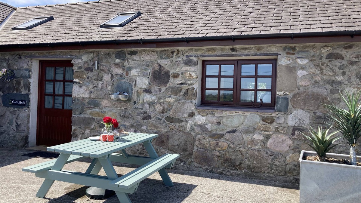 Y Felinheli House | Ysgubor - Two Bedroom House, Sleeps 4