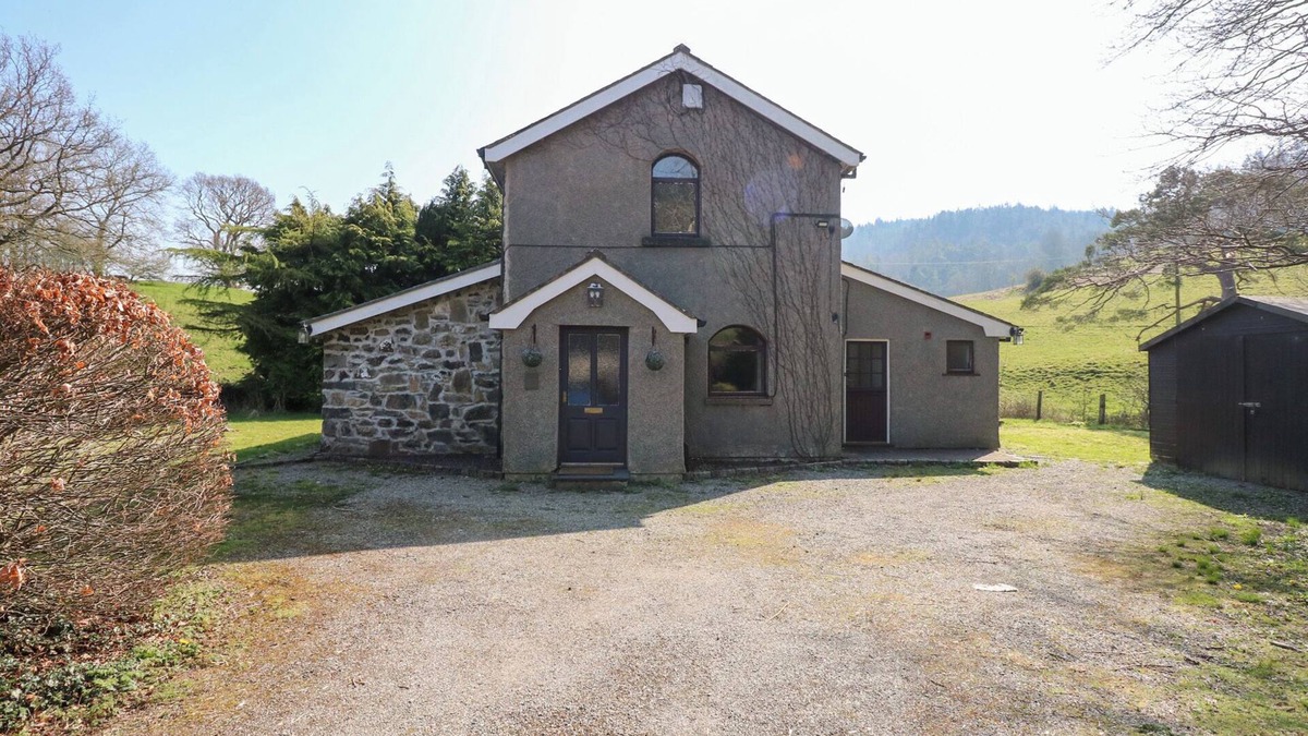 Trefriw Cottage | YSGUBOR WEN, family friendly, character holiday cottage in Llanrwst