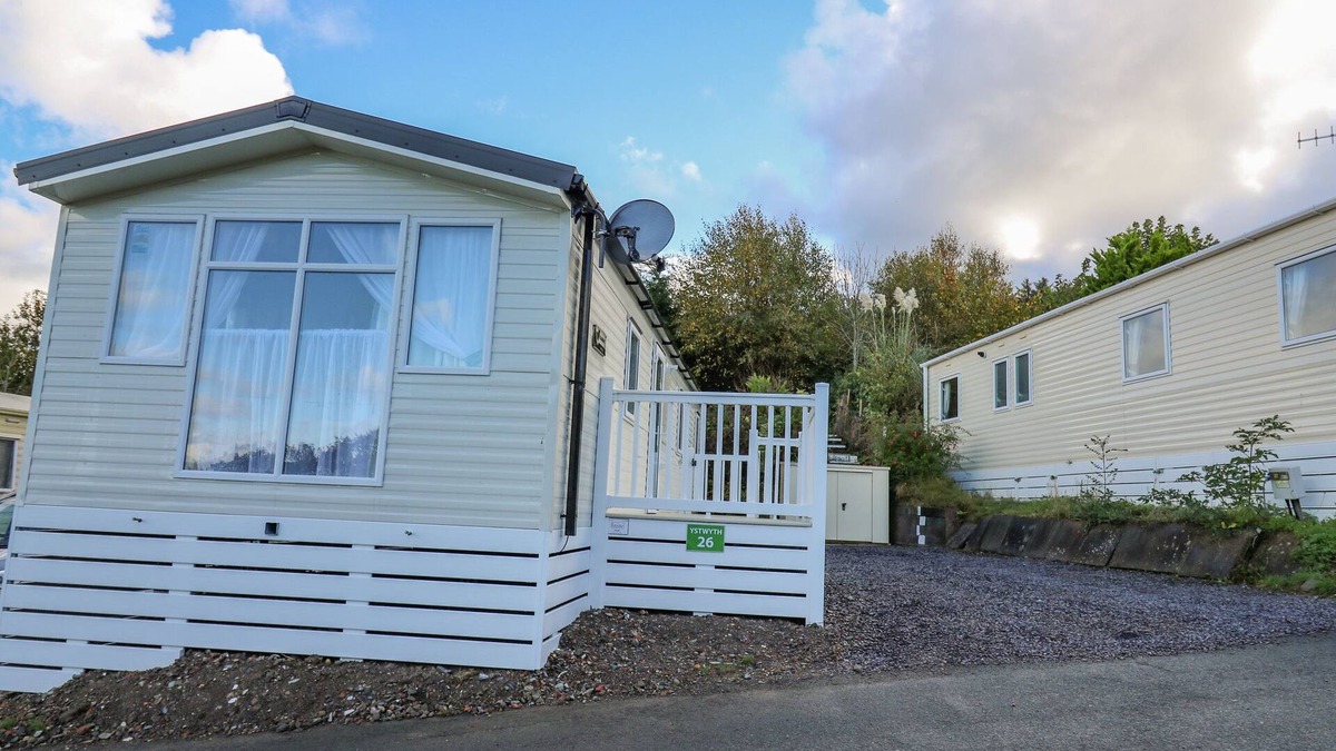 Borth Cottage | YSTWYTH 26, pet friendly, country holiday cottage in Borth