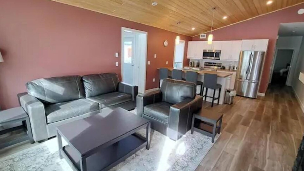 Whitehorse House | Yukon Hot Springs Suite #37