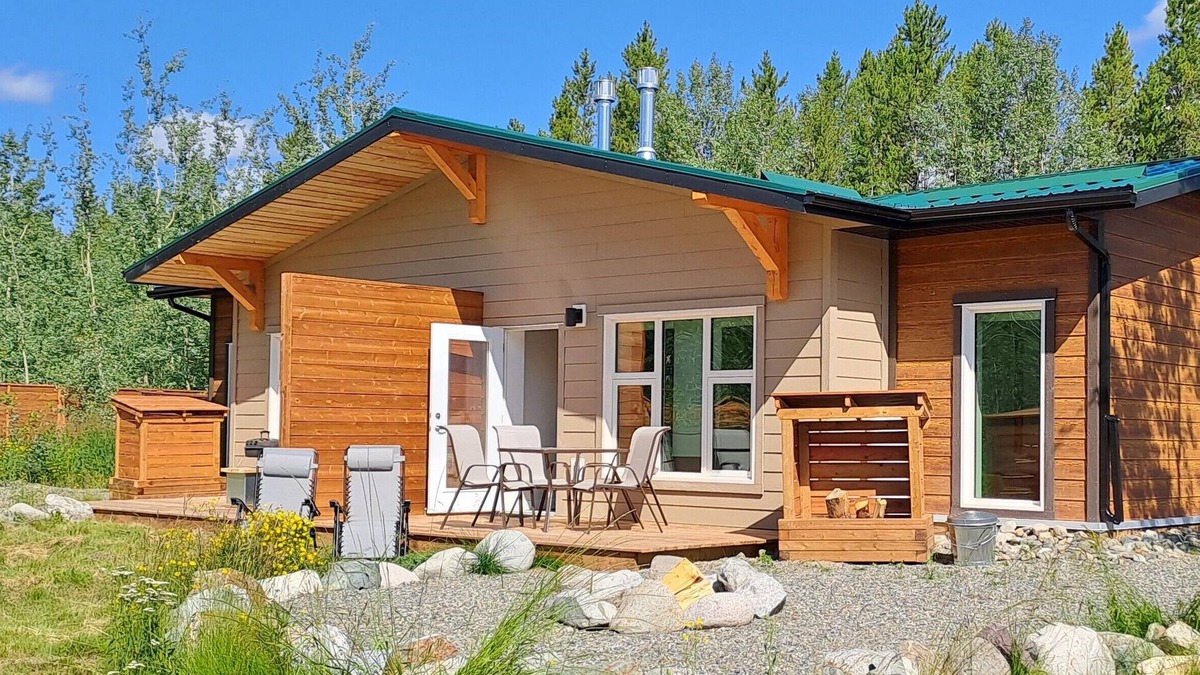 Whitehorse House | Yukon Hot Springs Suite #35