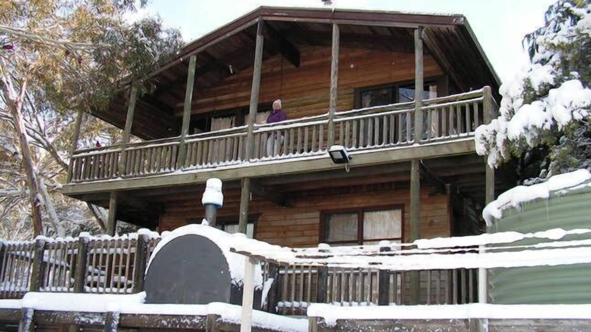 Old Adaminaby House | Yuranga - All Logs & Timber, No City Gyprock