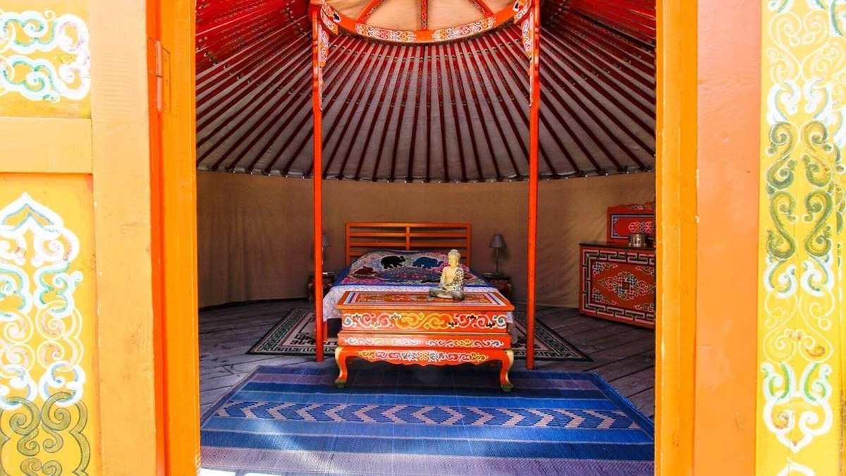 Peyrat-le-Chateau House | Yurt & breakfast on the farm