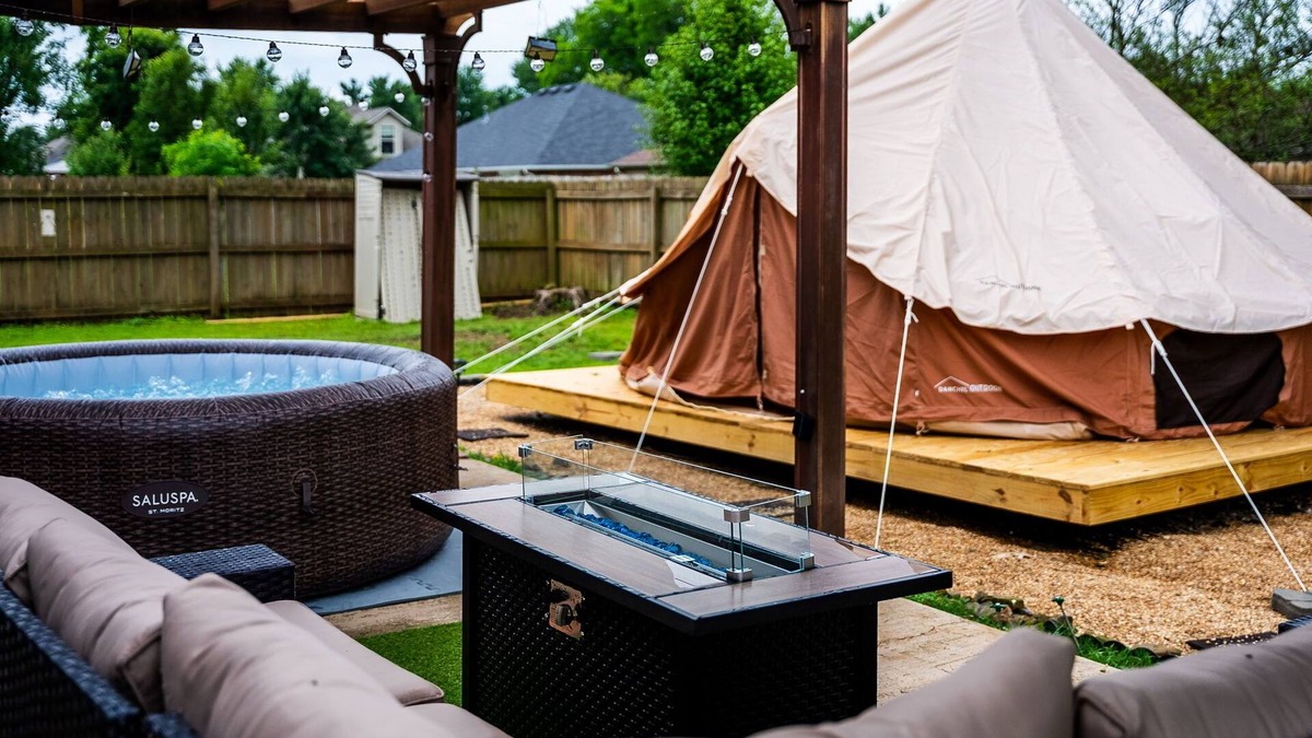 Bentonville House | Yurt Experience In Backyard W/Hot Tub/Game Room - 10 mins to Walmart AMP