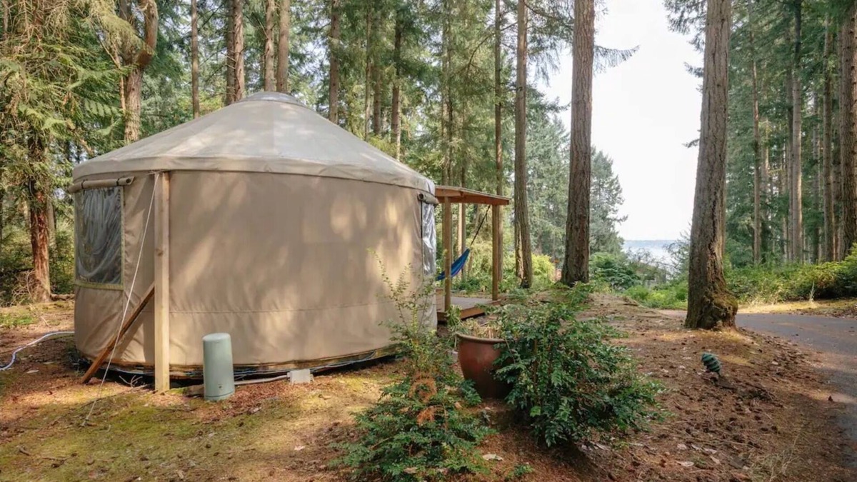 Vashon Island Cabin | Yurt in Forest with Puget Sound View - Dry Camping