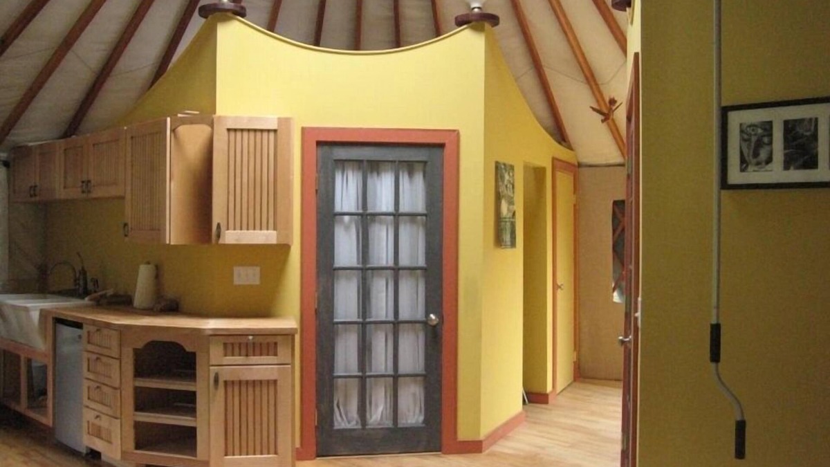 Accord House | Yurt in very private spot on 27 acre Horse Farm w/ hot tub