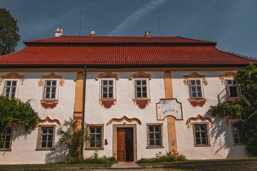 Zbraslavice House | Zámeček Ostrov