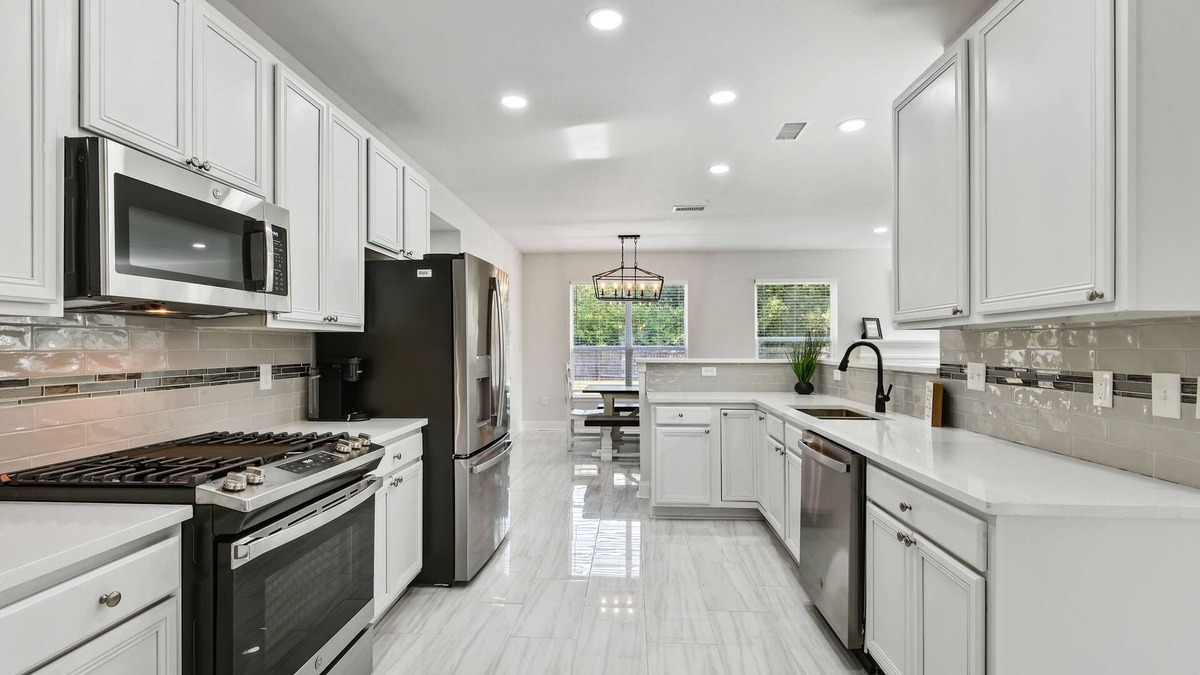 Zachary House | Zachary, LA - close to Golf course, parks and schools. minutes from Baton Rouge