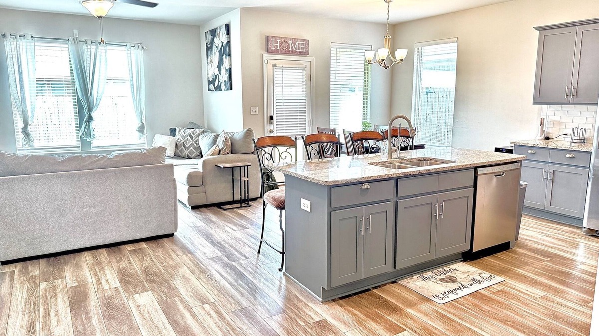 Zachary House | Zachary Retreat 4x2 Home, TV Wi-Fi Pool