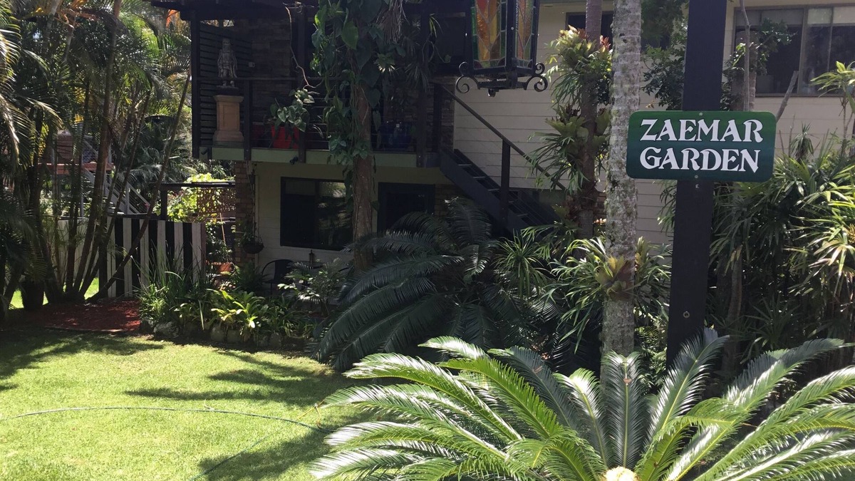 Elizabeth Beach House | Zaemar Garden a private beach retreat,100m Rec Club & Wallis Lake boat ramp