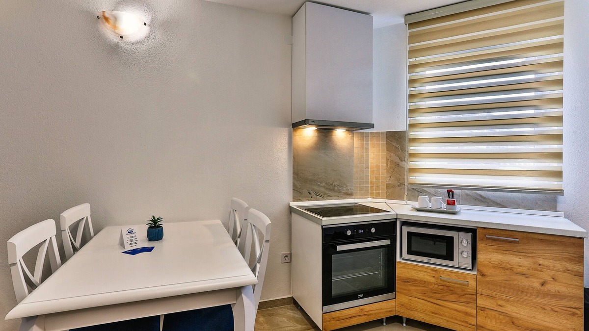 Velji Vinogradi Apartment | Zara Apartment | Highly recommended condo near beach and old town