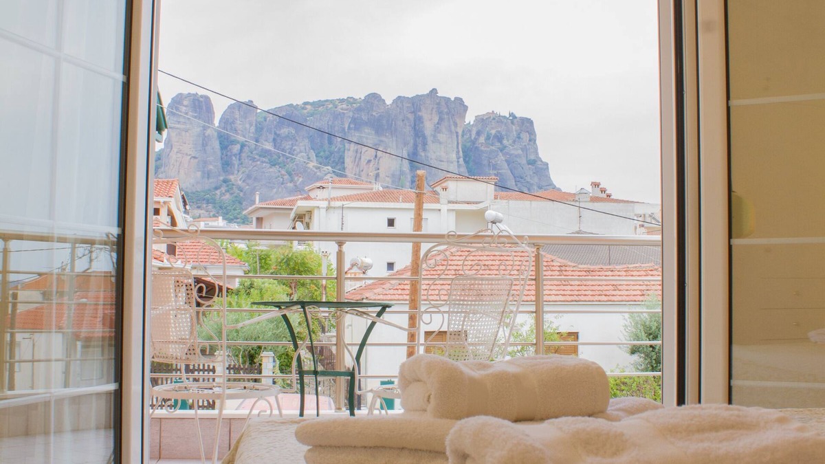 Kalambaka House | Zara's Home Meteora - The House of the rising sun!