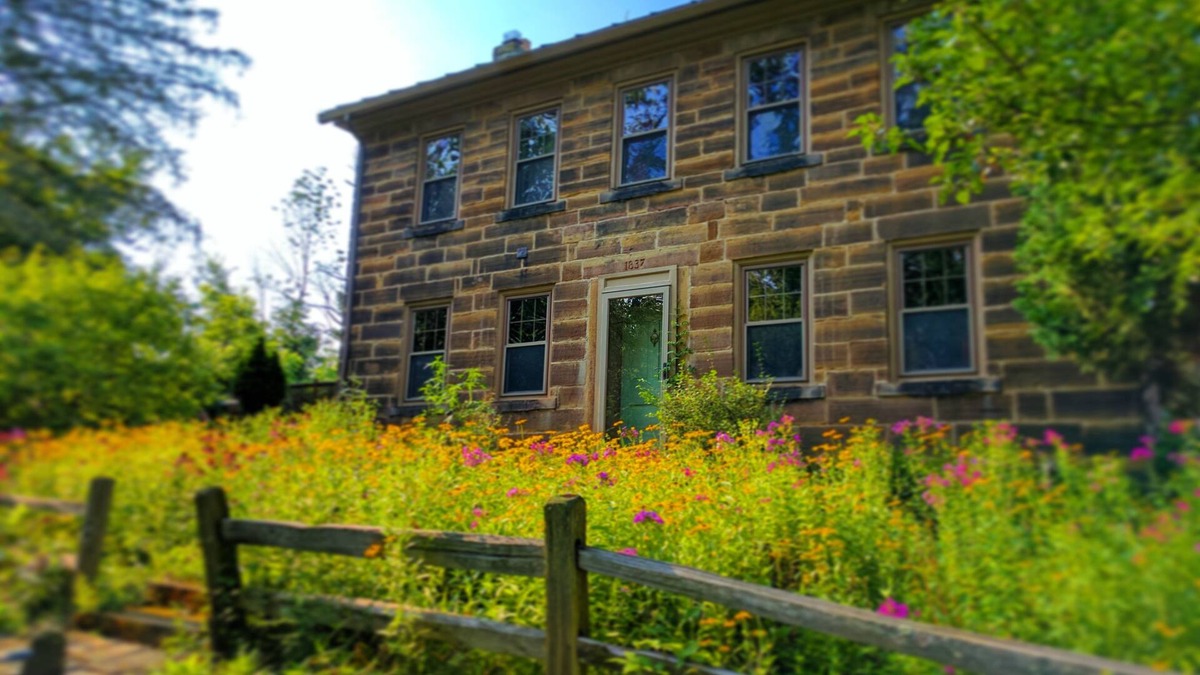 Mansfield Bed & Breakfast | Zayne Room ---- Less than 3 miles from Shawshank!