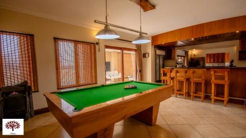Leeupoort Villa | Zebula Golf and Wildlife Estate - Owl's Haven Pax 10 - Moi Signature Luxury villa