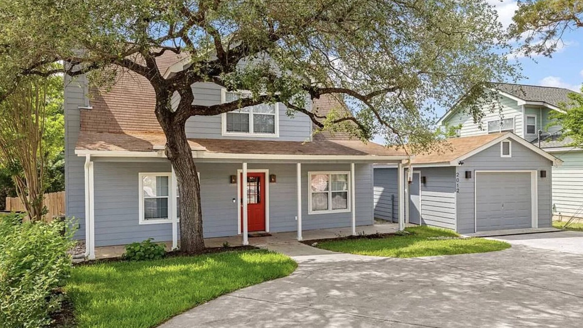Apache Shores House | Zen Austin Home with a Cozy Tree House