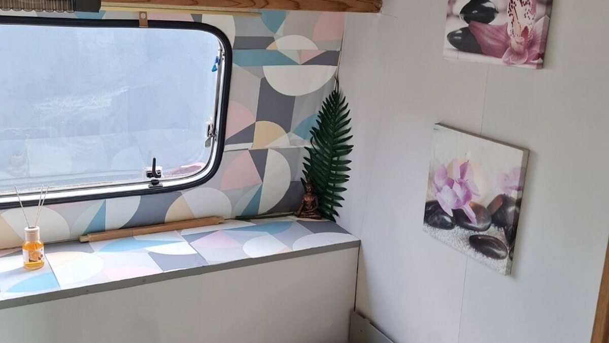 Bize House | Zen caravan in a small private garden
