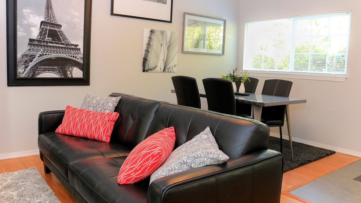 Beaumont - Wilshire Cottage | Zen Cottage in Close In NE Alberta Arts Area, Sleeps 2 Private and Sanitized!