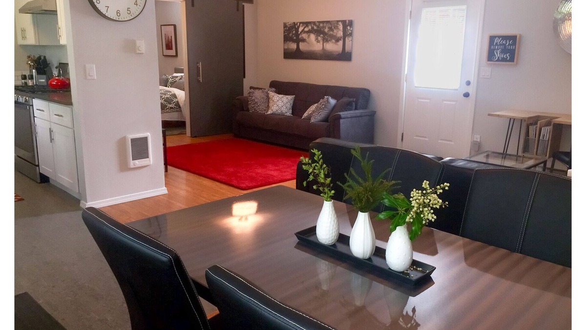 Beaumont - Wilshire Cottage | Zen Cottage in Close In NE Alberta Arts Area, Sleeps 2 Private and Sanitized!