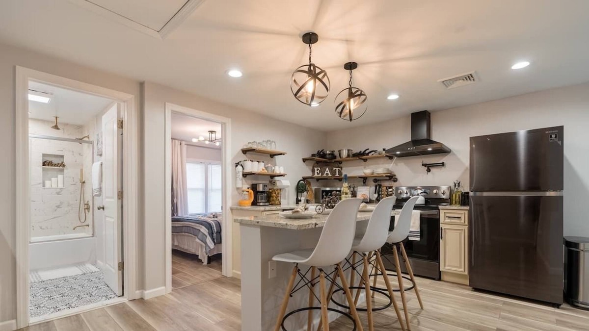 Bellmawr House | Zen & Cozy 2 Bedroom | Close To Philly | WiFi