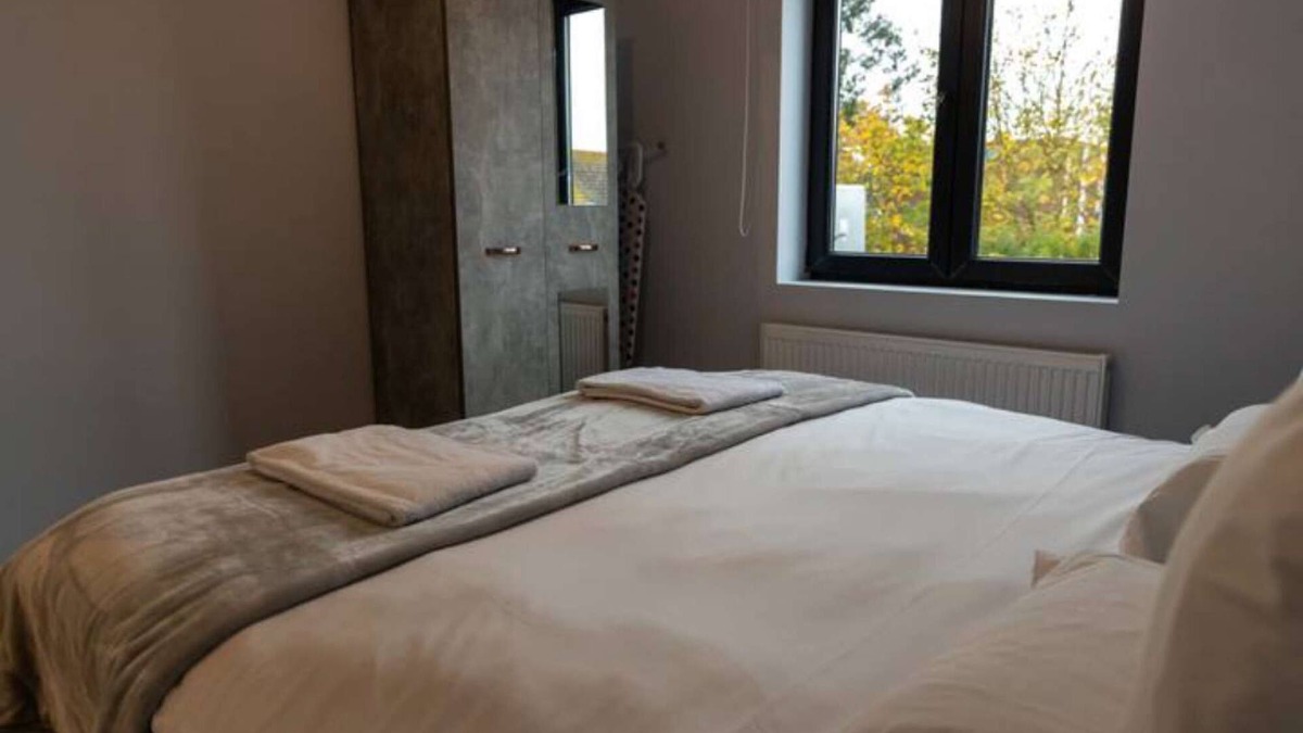 Cranford Apartment | Zen Living heathrow apartment located near Heathrow airport