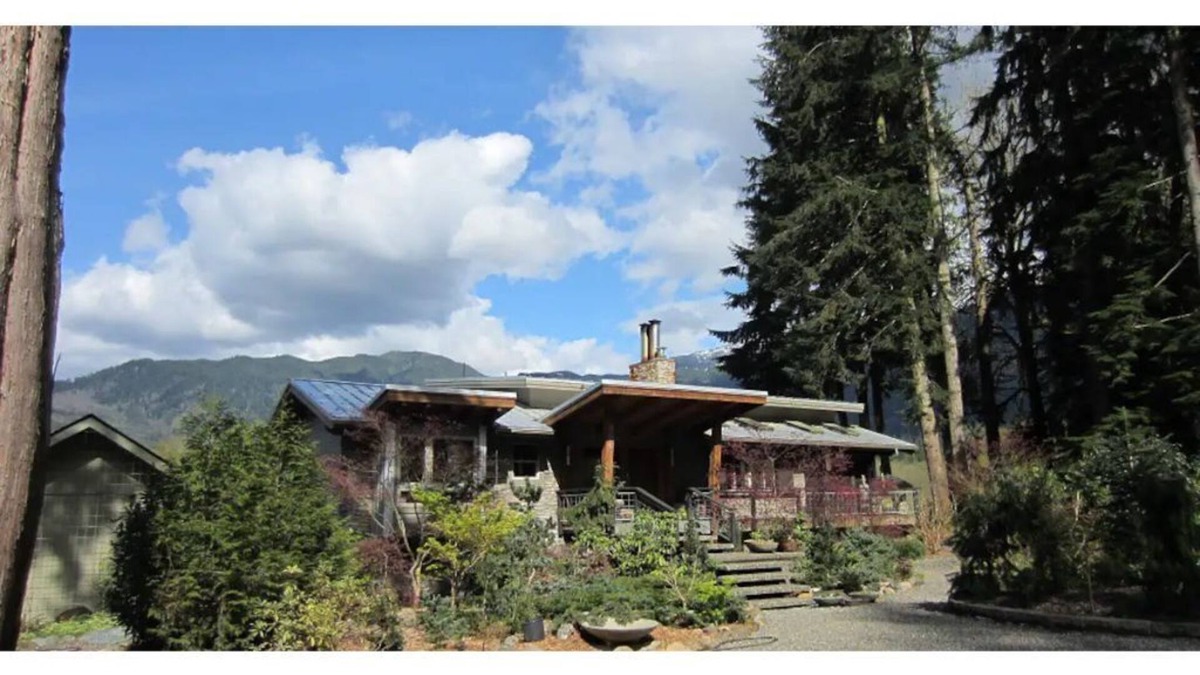 Deming House | ZEN Oasis On the River ~ Gateway to Mt. Baker Ski
