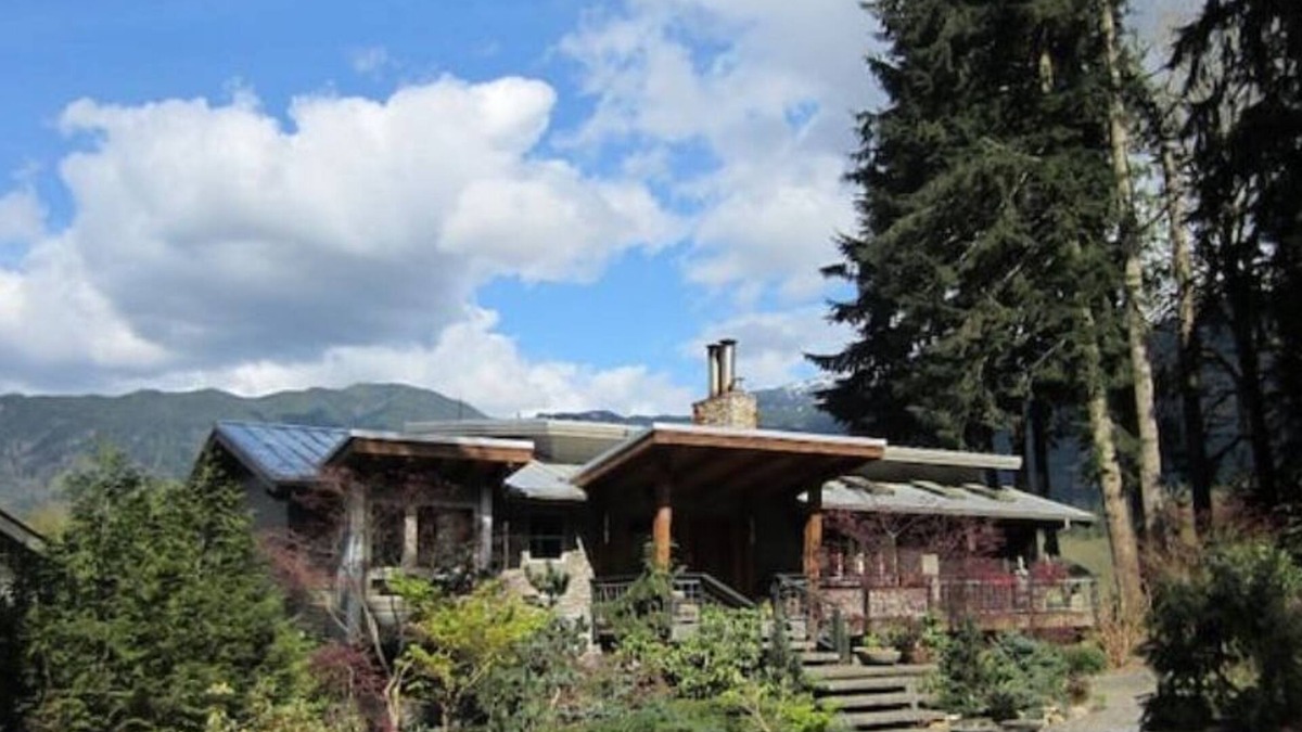 Deming Apartment | ZEN Oasis On the River ~ Gateway to Mt. Baker Ski