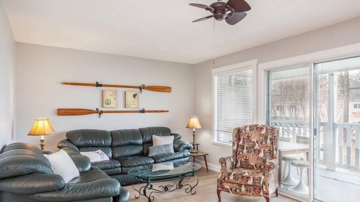 Okanagan-Similkameen House | Zena's By The Beach!