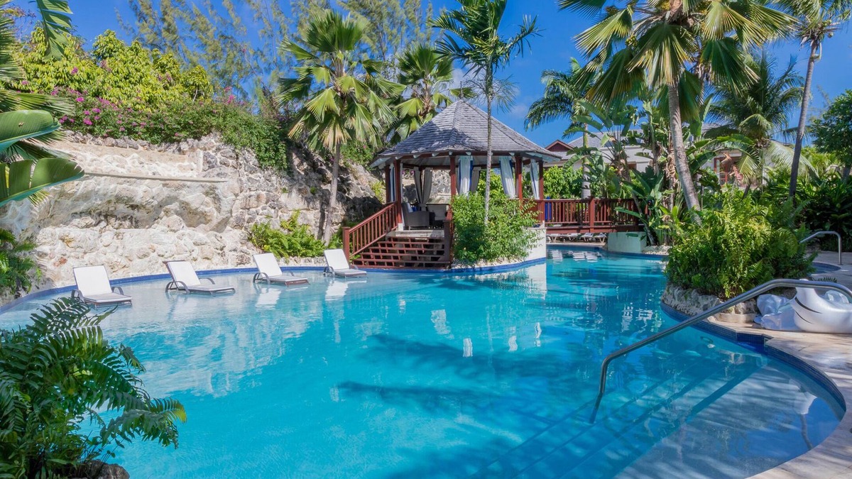 Gibbes House | ZenBreak Claridges #6 is a 3 bedroom luxury holiday villa moments away from Gibbs Beach