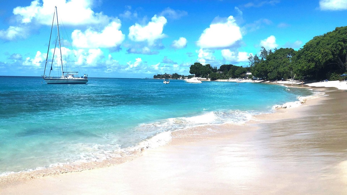 Gibbes House | ZenBreak KingsGate #4 is a 2 bedroom luxury holiday townhouse 3 minutes away from Gibbs Beach