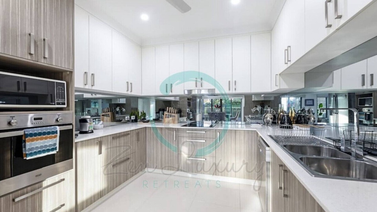 Muirhead Apartment | ZENHOUSE STYLISH - 3BR Home near Shops