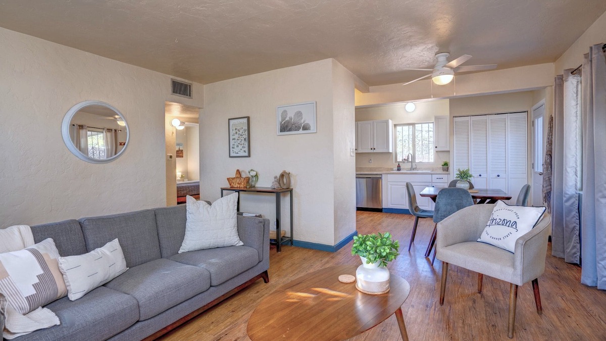 El Cortez House | Zenika Bungalow⁜King ⁜Backyard⁜ FirePit⁜ Dog Friendly⁜ Near UofA & Downtown