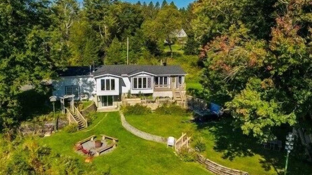 Papineau Regional County Municipality House | Zenitude 3 waterfront cottage