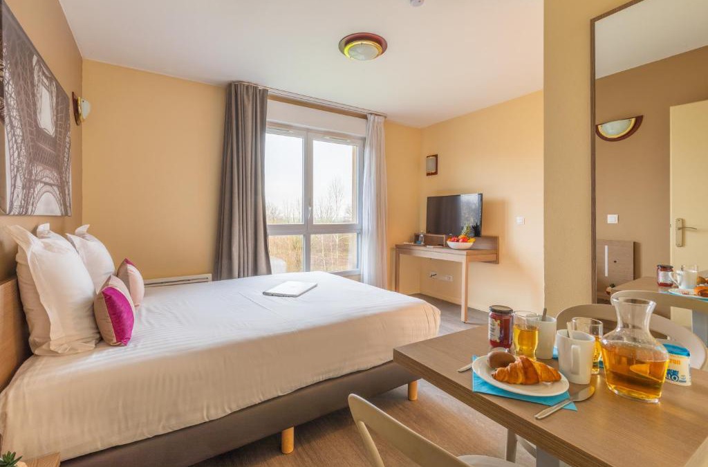 Magny-les-Hameaux Apartment | Zenitude Hôtel-Résidences Magny-les-Hameaux