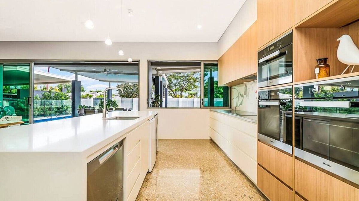 Fannie Bay Villa | ZENLUX - 5BR Holiday Home with Pool