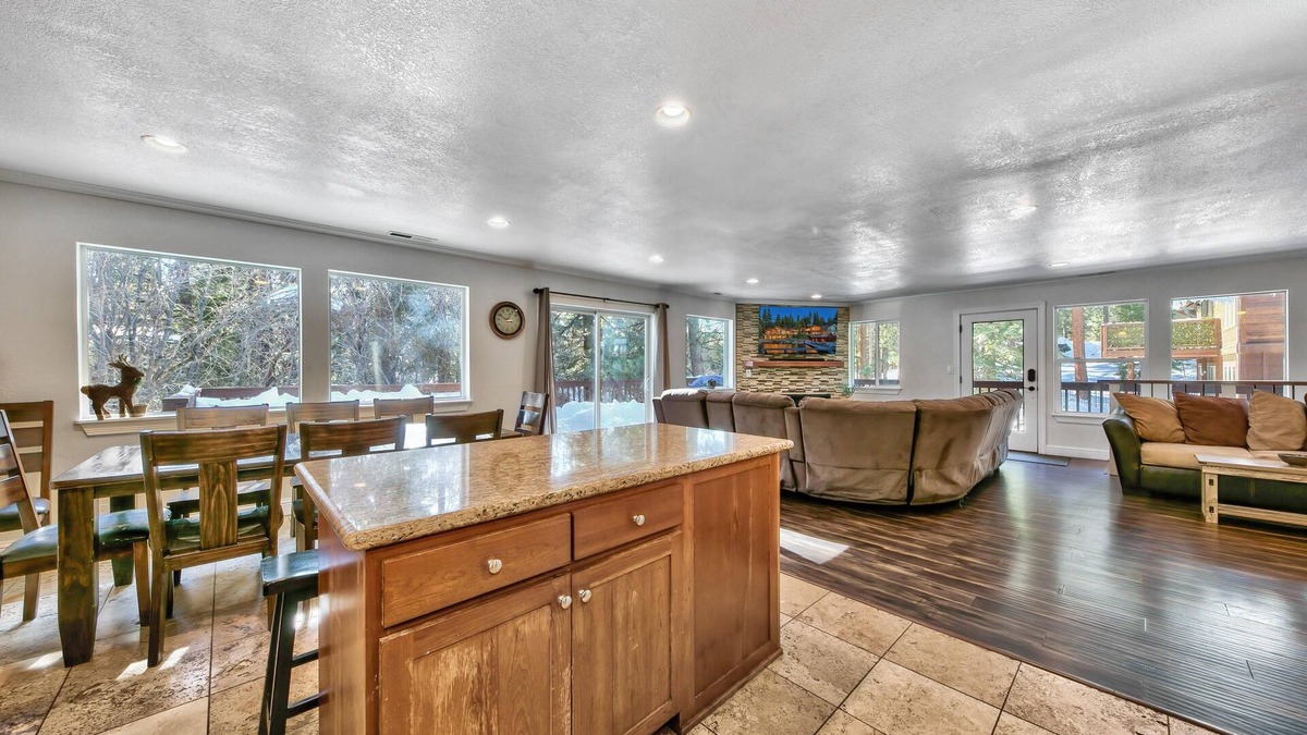 Round Hill Village House | Zephyr Cov 5BR4BA -Pool,Spa,Steam Rm,5 Min 2 Ski
