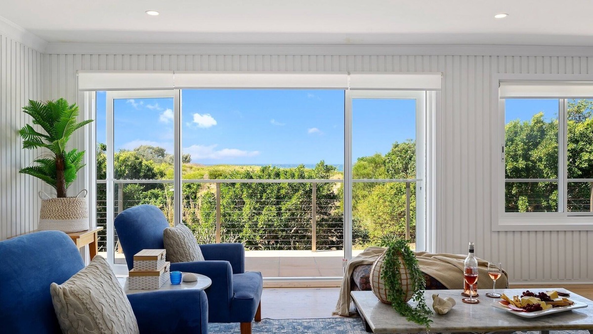Sapphire Beach House | Zephyr Private beachfront, pet-friendly home for the discerning traveller