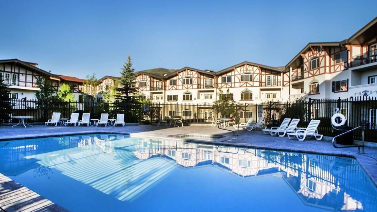 Midway Ski Chalet | Zermatt Resort Chalet for Groups & Families