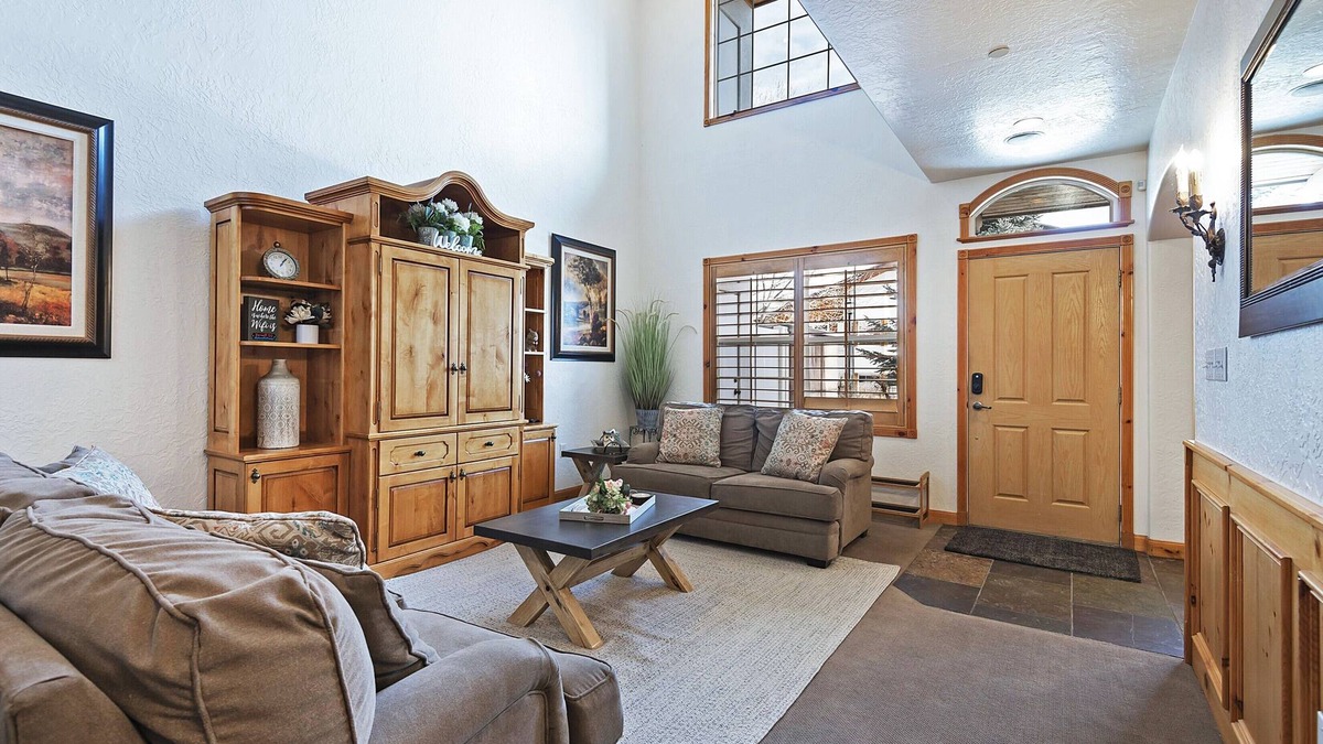 Midway Ski Chalet | Zermatt Resort Chalet for Groups & Families 722